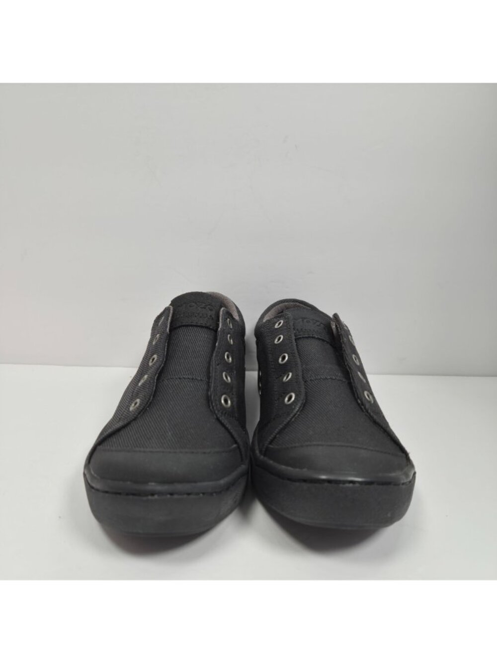 Mozo Maven Women's Black Canvas Slip On Tag Free Work Shoes US Size 6.5 NWOT - Picture 3 of 11